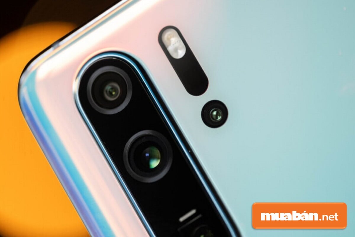 Khi mua điện thoại Huawei P30 Pro cũ bạn nên test kỹ camera, pin, màn hình,...
