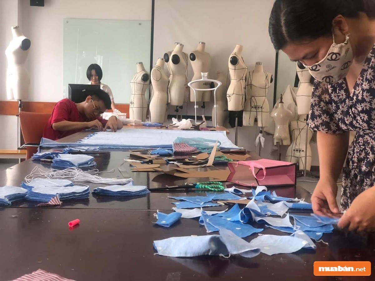 May hàng gia công theo nhu cầu là công việc được nhiều người yêu thích nhờ thu nhập cao