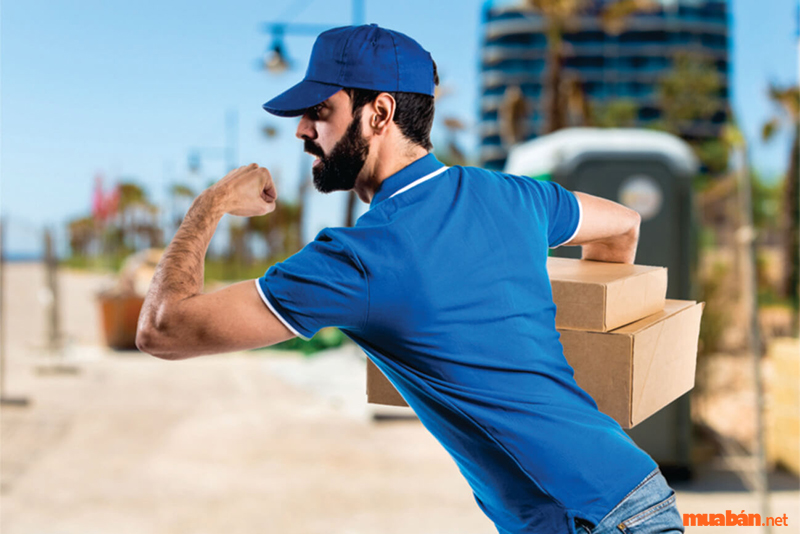 Nhân viên giao hàng là một trong những việc làm phổ thông Đà Nẵng có nhu cầu tuyển dụng cao