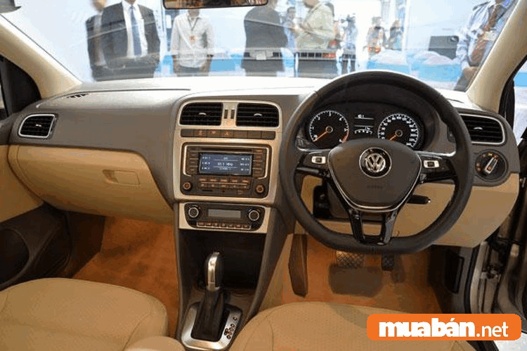 Volkswagen Vento ​không gian trông xe khá thoải mái với 1 chiếc xế hộp dành cho gia đìn