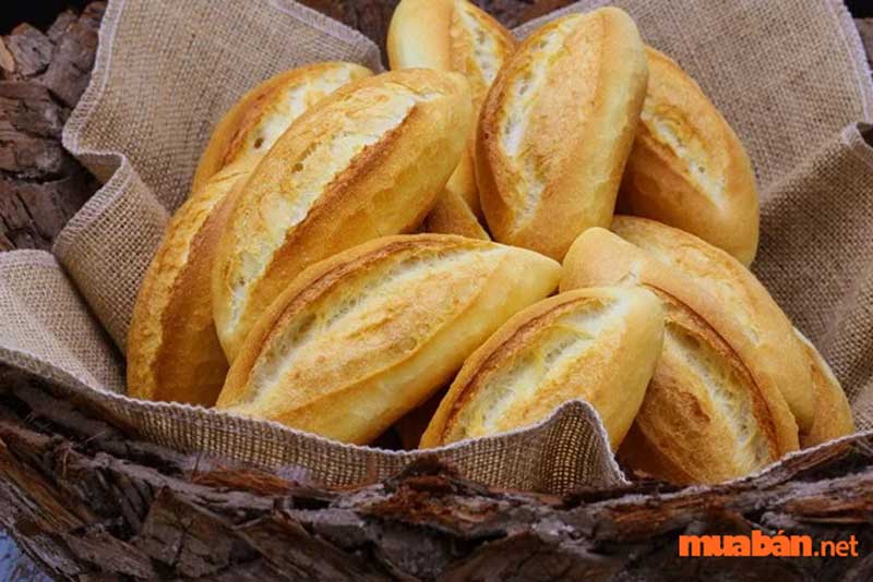 Bánh mì là món ăn dân dã khá quen thuộc với người Việt