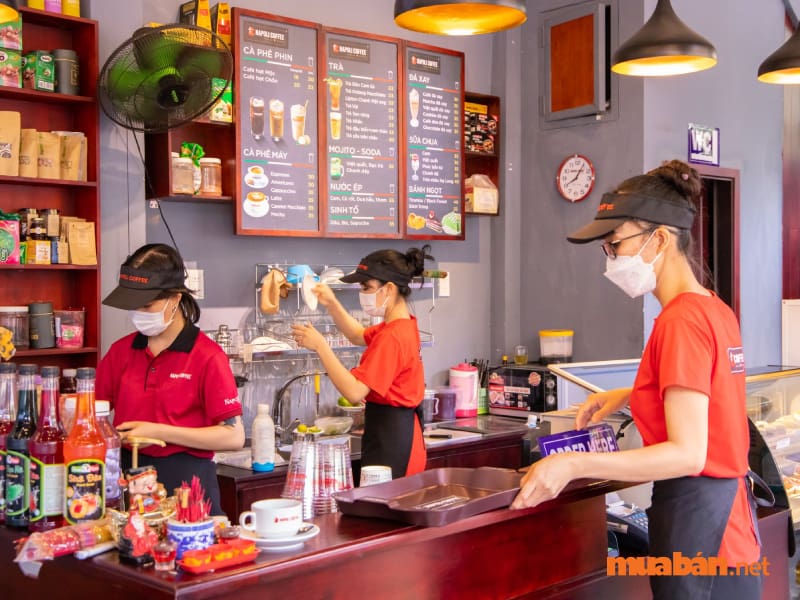 Những điều cần lưu ý khi làm nhân viên phục vụ quán cafe là gì?
