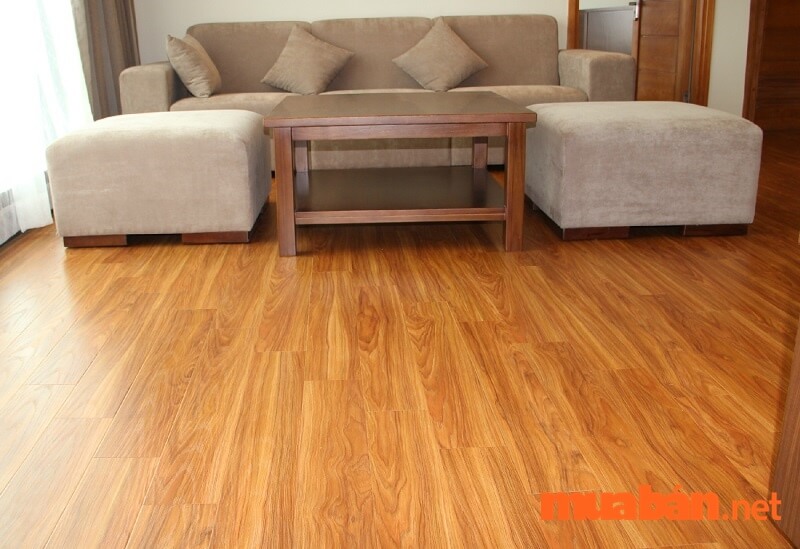 Sàn gỗ công nghiệp là một trong những chất liệu sàn nhà phổ biến nhất hiện nay.