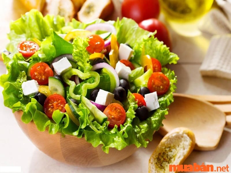 Salad rau trộn mang tới lượng chất xơ dồi dào