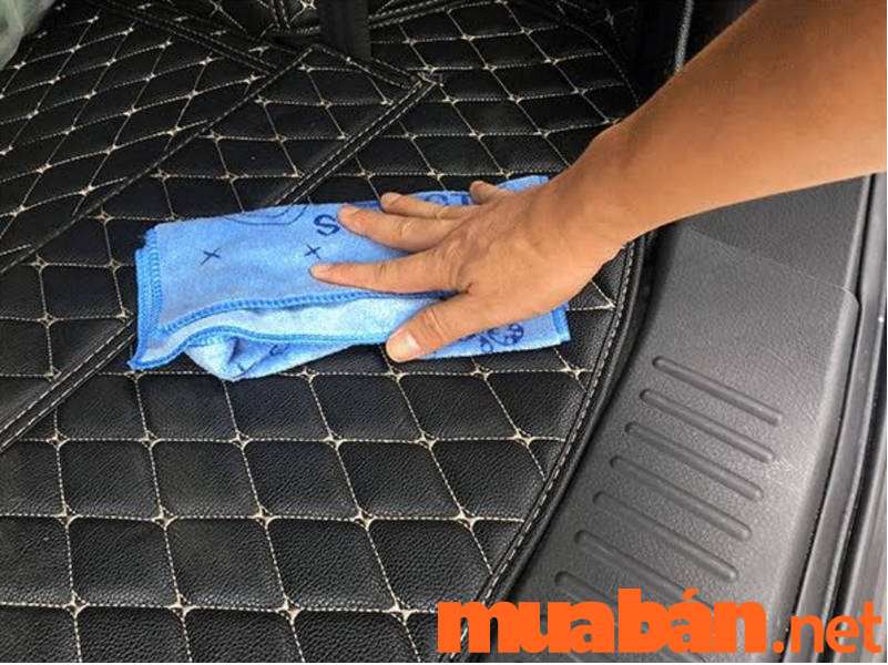 Cần vệ sinh thảm lót sàn ô tô thường xuyên