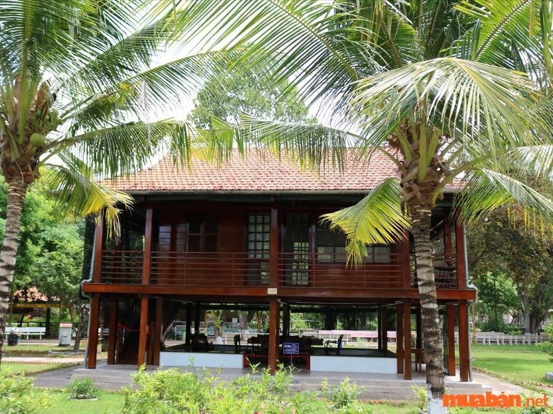 13 mẫu thiết kế nhà gỗ 2 tầng đẹp nhất Việt Nam 2023