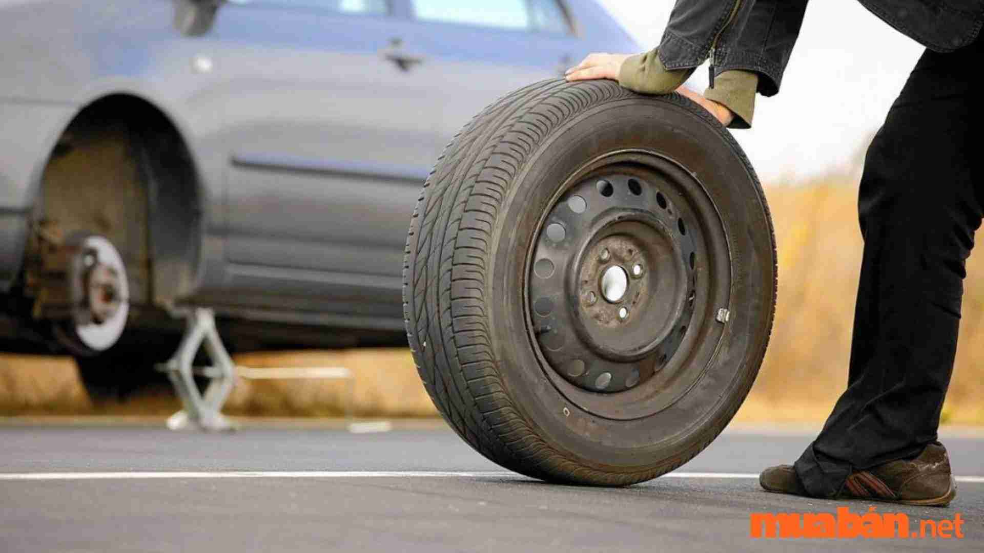 Cách thay lốp xe