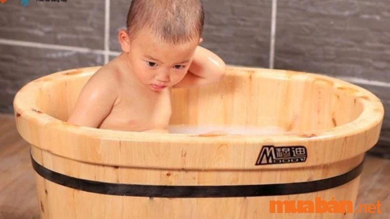 Bồn tắm gỗ dành cho trẻ nhỏ
