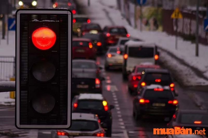 Vượt đèn đỏ phạt bao nhiêu tiền xe ô tô?