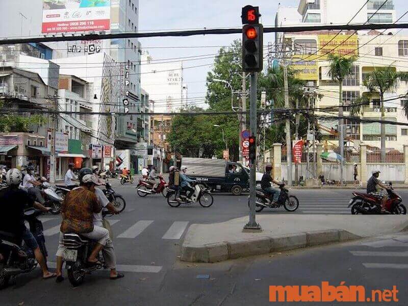 Lỗi vượt đèn đỏ rẽ phải