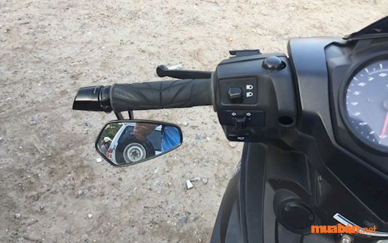 Làm sao để không phạm lỗi xe máy không gương?
