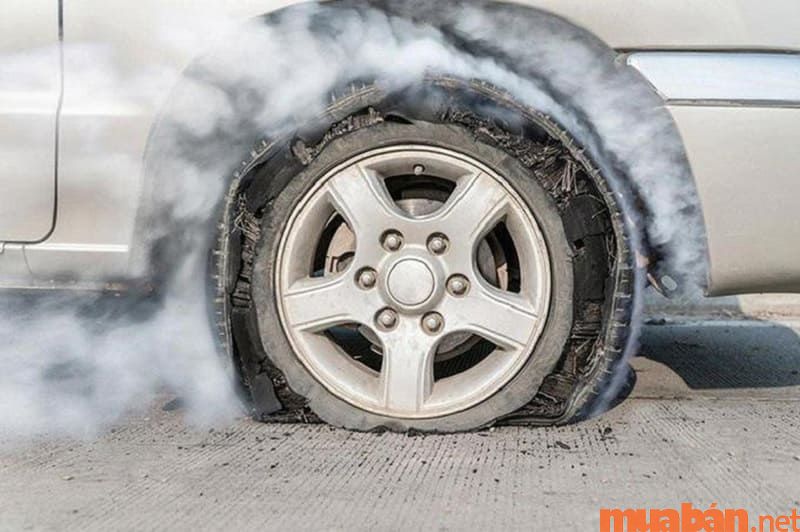 Nếu không đảm bảo về áp suất, bánh xe có thể dẫn đến phát nổ và xảy ra tai nạn.