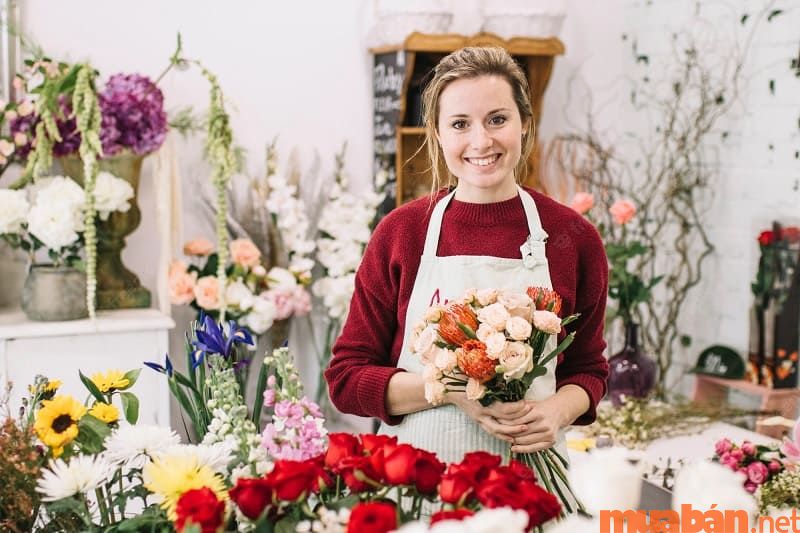 Florist là nhân viên cắm hoa chuyên làm việc trong ngành dịch vụ nhà hàng, khách sạn.