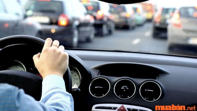 Thói quen lái xe ảnh hưởng đến tính tiêu thụ xăng