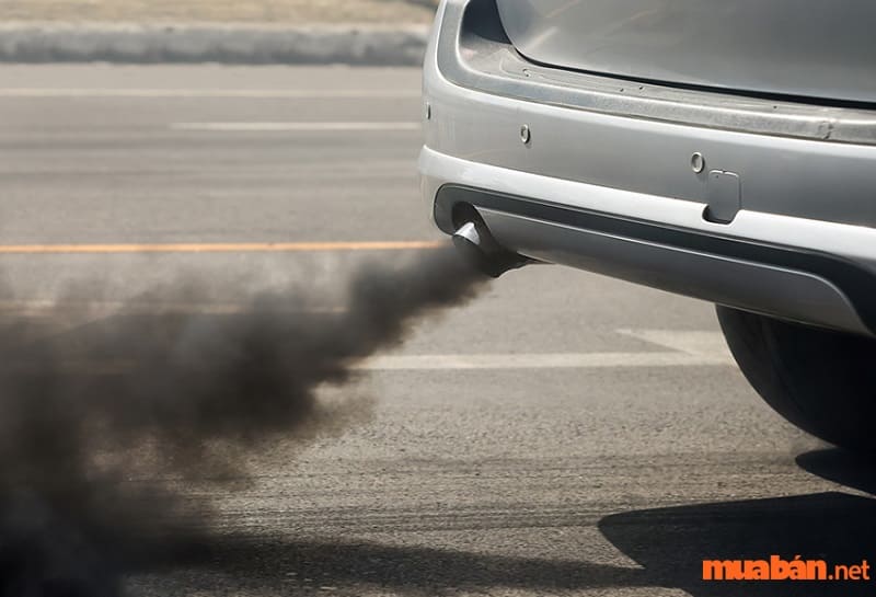 Ống xả thải khói màu đên cần kiểm tra xe ngay