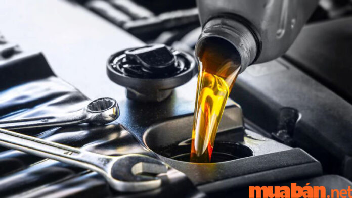 Giá thay dầu xe ô tô năm 2022? Thay dầu loại nào là tốt nhất