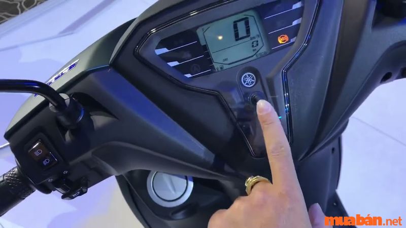 Màn hình LCD của xe giúp người lái dễ dàng theo dõi các thông số