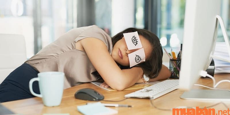 Nhắm mắt nghỉ ngơi khoảng 15 phút đến 30 phút.