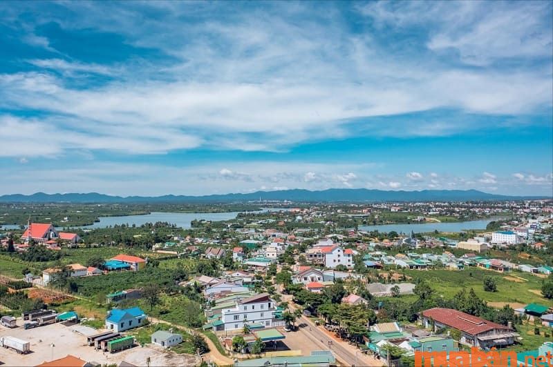 Bảo Lộc  nằm ở khu vực phía Tây Nam của tỉnh Lâm Đồng.