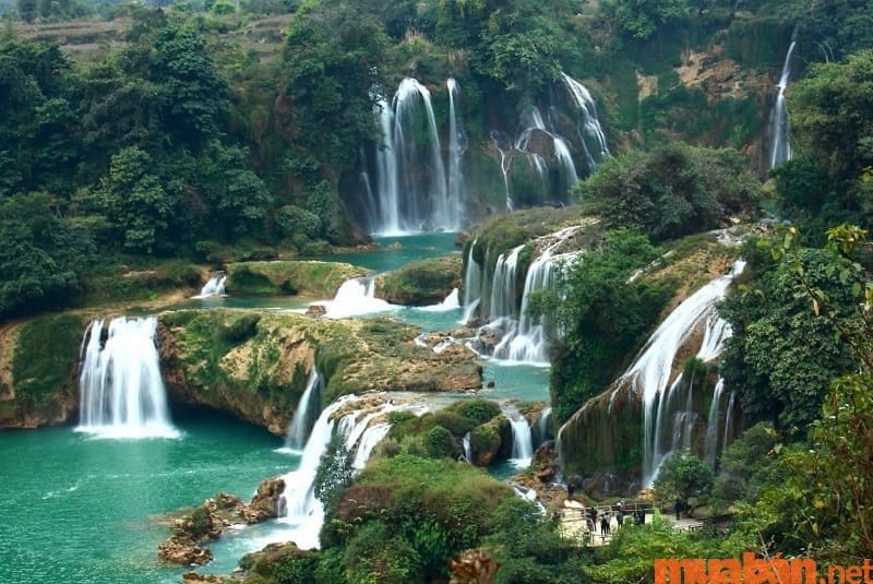 Thác Dambri là ngọn thác lớn cách thành phố Bảo Lộc khoảng 20km.