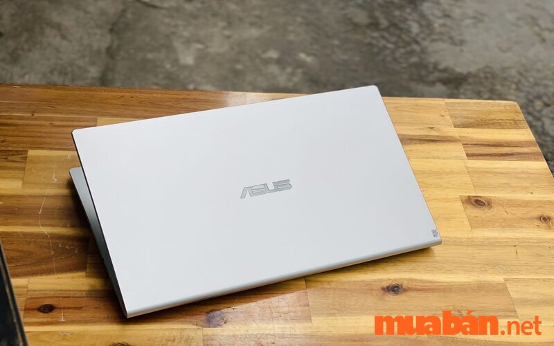 Laptop Asus sở hữu thiết kế sang trọng, mỏng nhẹ và thanh lịch