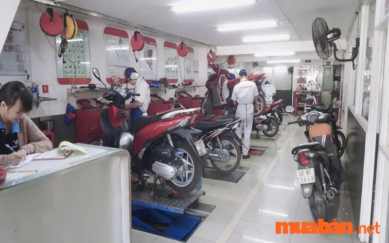 cửa hàng phụ tùng xe máy