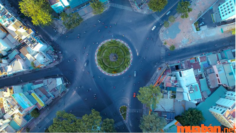Bùng binh là gì? Làm thế nào để đi thẳng ở bùng binh?