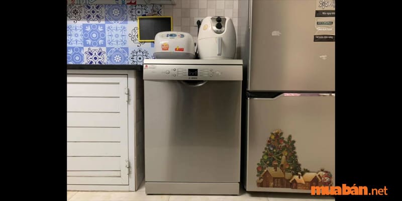 Máy rửa bát độc lập có thiết kế giống chiếc tủ lạnh mini