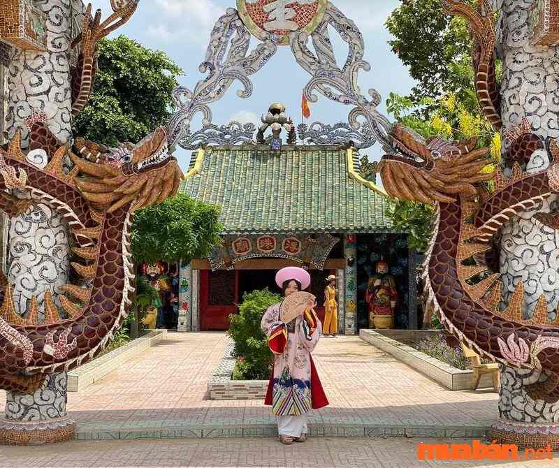 Du khách đến chùa Miếu Nổi Gò Vấp sẽ có cơ hội sở hữu những shoot hình tuyệt đẹp