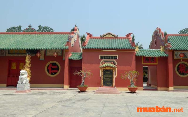Không gian trung hoa hiện lên ở ngôi chùa bà Hải Nam