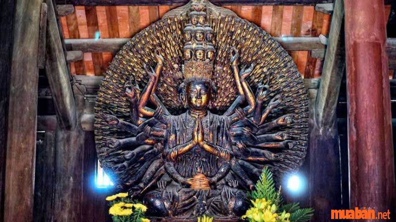 Tượng Phật Bà Quan Âm nghìn mắt nghìn tay nổi tiếng tại chùa Bút Tháp