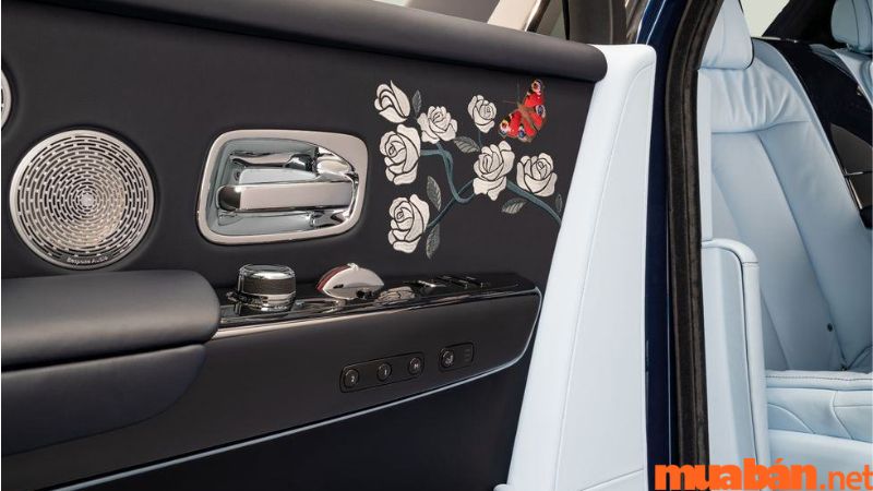 Dàn âm thanh bố trí ấn tượng - Rolls Royce phantom là xe gì?
