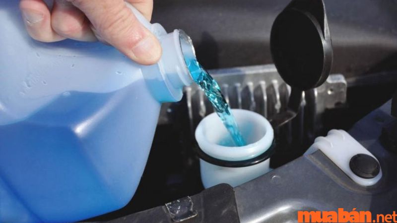Pha nước rửa kính xe ô tô chính xác