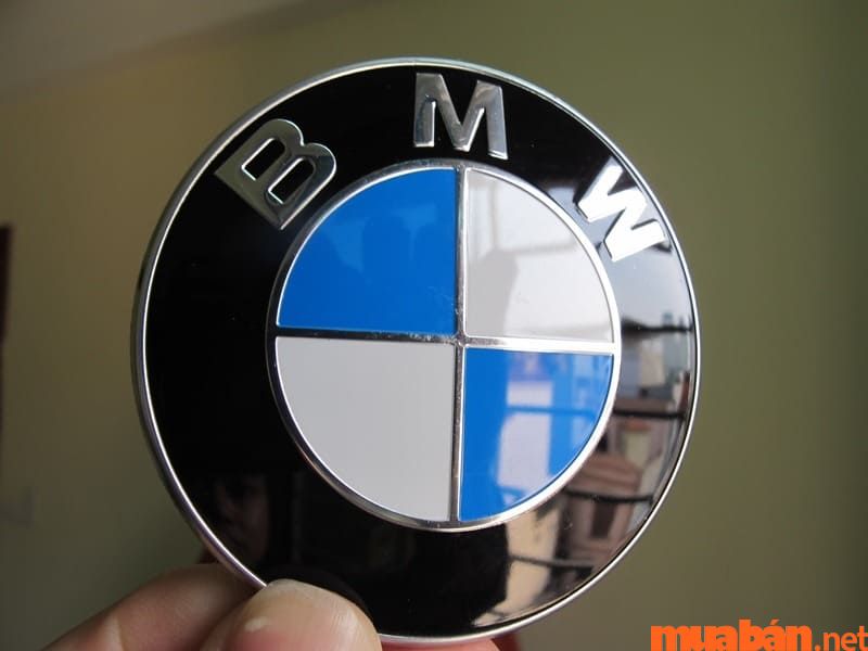 BMW đổi logo mới thiết kế 2D chỉ còn 2 màu trắng và xanh