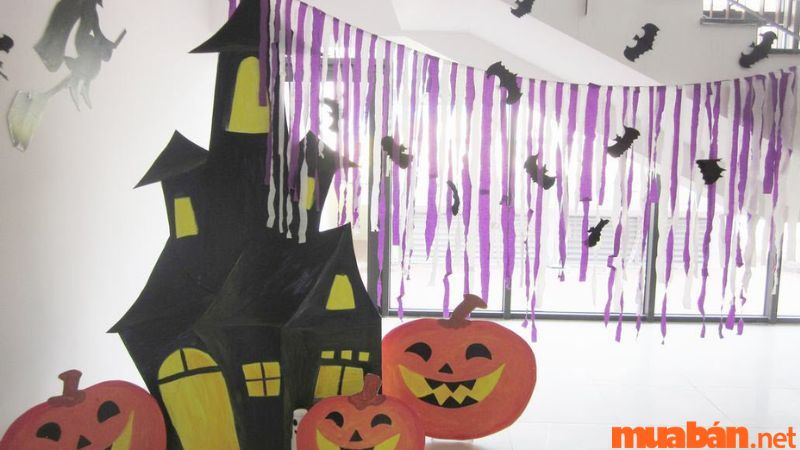 Trang trí Halloween cho lớp học bằng dây vải
