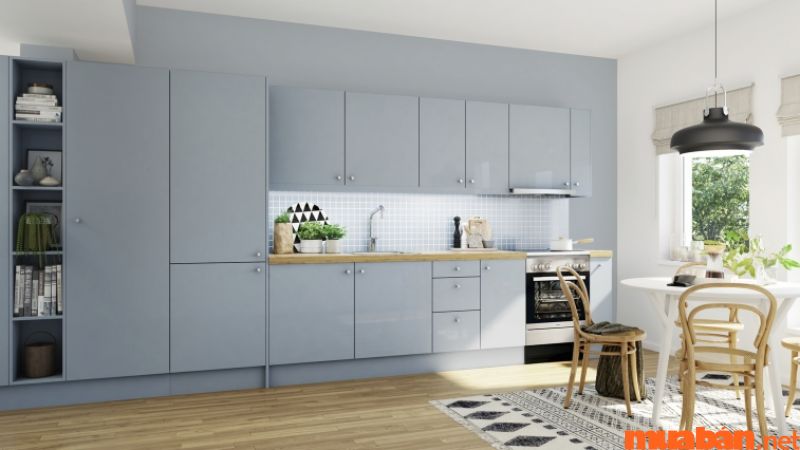 Nhà bếp trở nên rộng rãi, thoáng mái hơn khi sử dụng màu xanh dương trong thiết kế