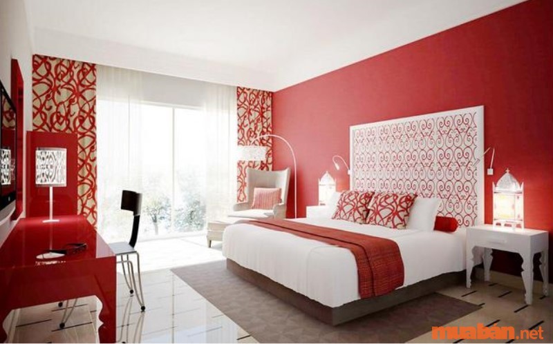 Sử dụng tông màu trắng phối đỏ sẽ giúp căn phòng hài hòa và cân bằng màu sắc hơn.