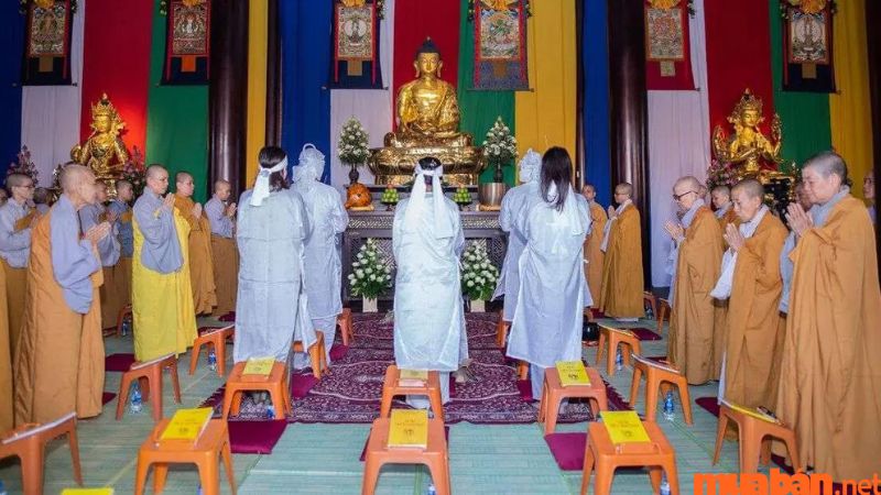 Ở các nước Châu Á, trong đó có Việt Nam, dùng màu trắng là màu chủ đạo cho những lễ tang