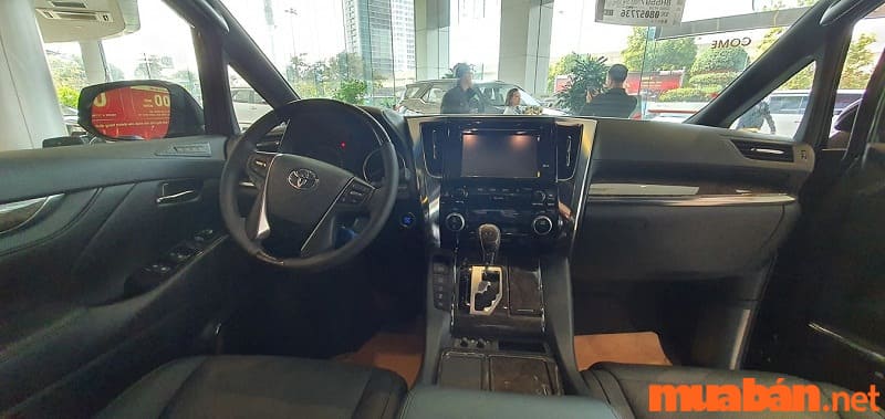 Bên trong xe Toyota Alphard Luxury