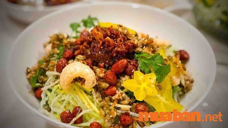 Cơm hến là món đặc sản Đà Nẵng được du khách yêu thích