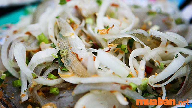 Gỏi cá đục là món ăn đặc sản độc đáo ở vùng ven biển Lộc Hà, Hà Tĩnh