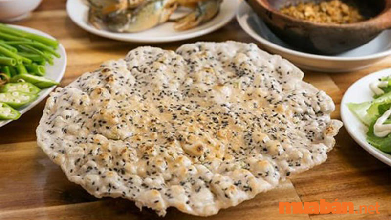 Bánh đa vừng là một trong những đặc sản nổi tiếng của vùng đất Hà Tĩnh