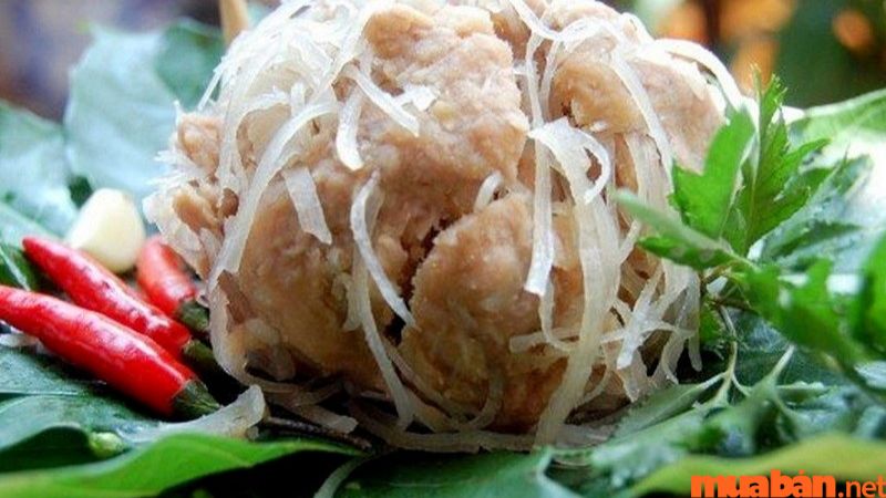 Nem chạo là một món đặc sản nổi tiếng ở Quảng Ninh