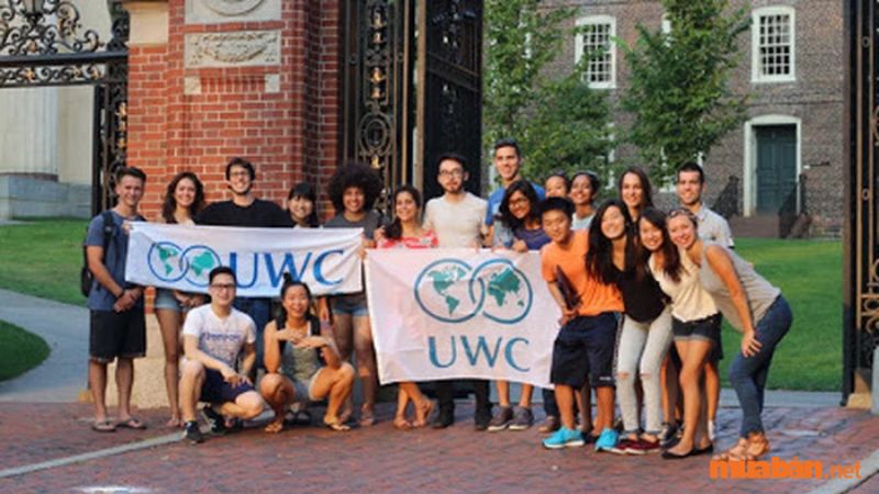 United World Colleges (viết tắt là UWC, hay còn được gọi là Trường Liên kết Thế giới), là một hệ thống chương trình giảng dạy gồm 15 trường trên khắp nhiều quốc gia trên thế giới.