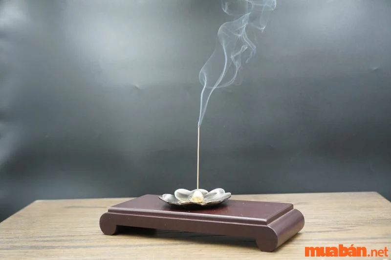 Bạn có nên đốt trầm hương trong phòng ngủ?