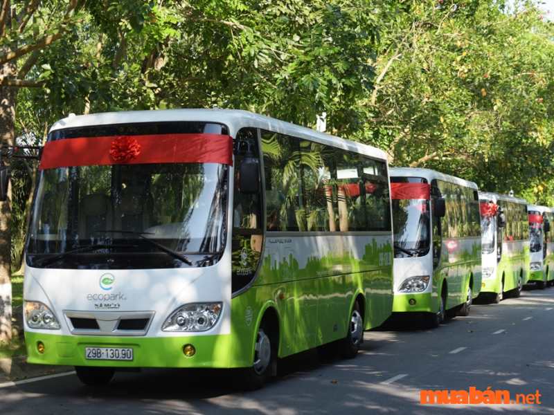 Du khách hoàn toàn có thể đến Ecopark Hưng Yên bằng xe bus của Ecopark, rất sạch sẽ và tiện lợi