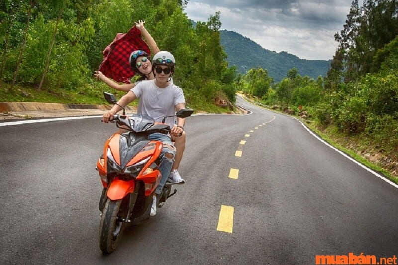 Bạn có thể đến Đồng Nai bằng phương tiện cá nhân như xe máy hoặc ô tô.