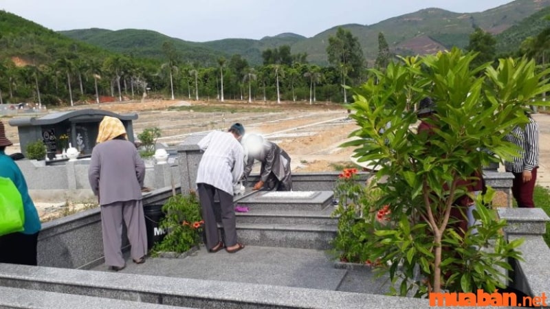 Văn khấn tạ mộ ngoài động