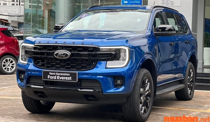 Ford Everest xanh dương thẫm