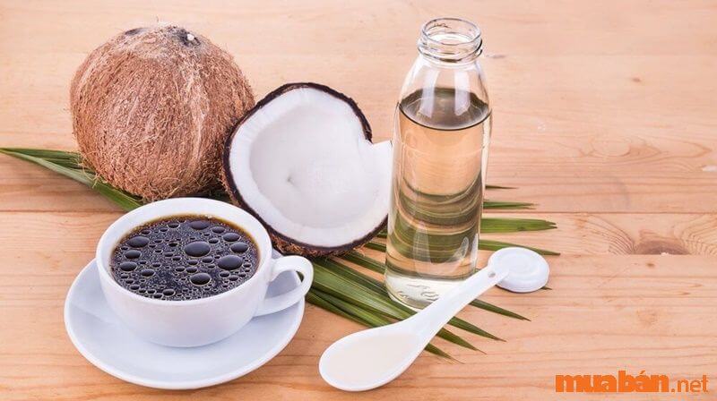 Cách trị rụng tóc sau sinh bằng dầu dừa và cà phê